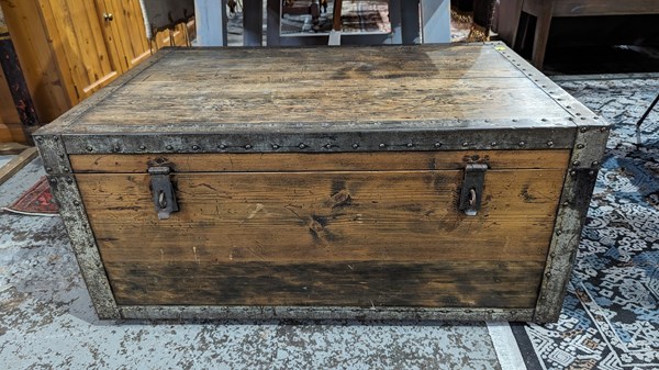 Lot 243 - VINTAGE TRUNK