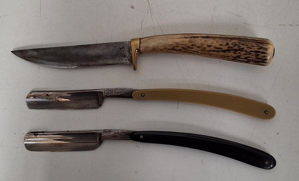 Lot 1234 - KNIFE & RAZORS