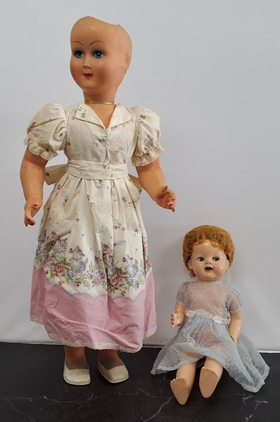 Lot 1437 - VINTAGE DOLLS