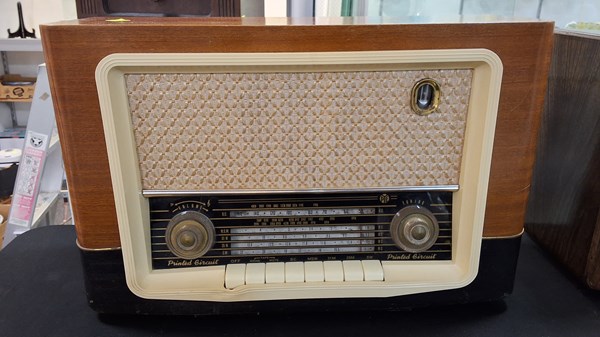 Lot 1375 - MANTEL RADIO