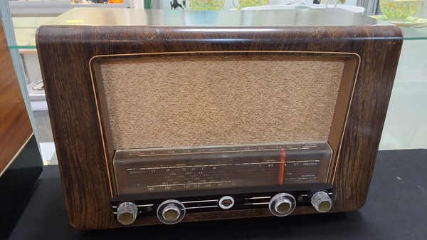 Lot 1376 - MANTEL RADIO