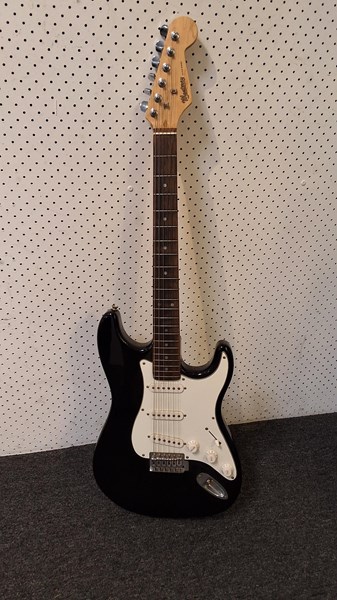 Lot 1435 - ELECTRIC GUITAR