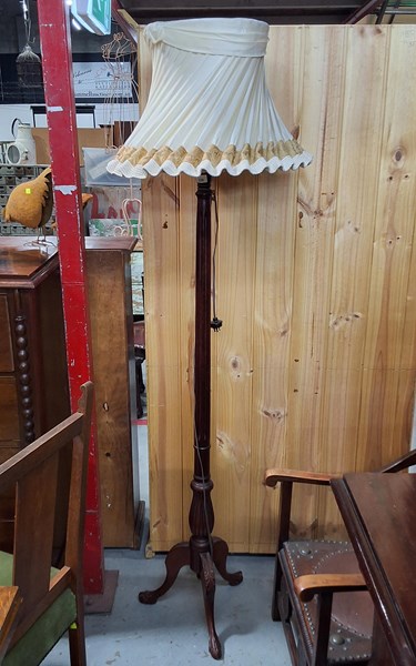 Lot 320 - STANDARD LAMP