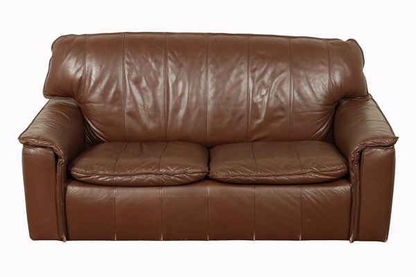 Lot 13 - TESSA LEATHER LOUNGE