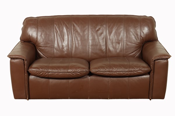 Lot 17 - TESSA LEATHER LOUNGE