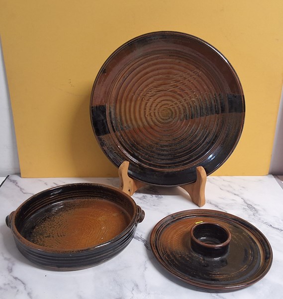 Lot 1477 - POTTERY TABLEWARE