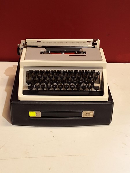 Lot 1306 - TYPEWRITER