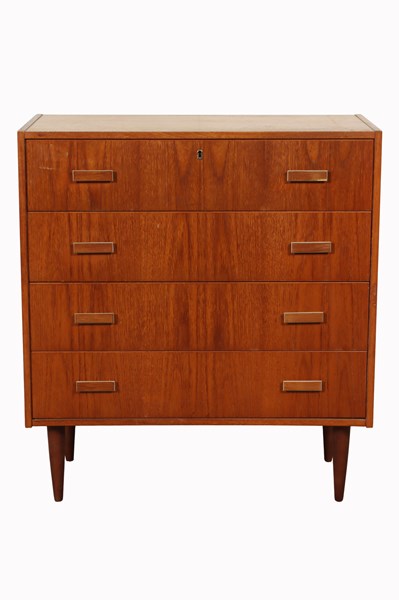 Lot 97 - CHEST OF DRAWERS