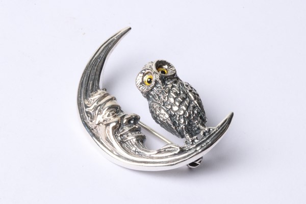 Lot 1041 - BROOCH