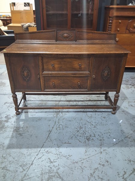 Lot 191 - SIDEBOARD