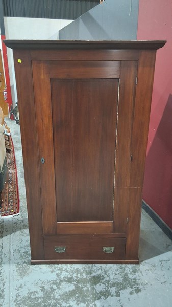 Lot 177 - LINEN PRESS