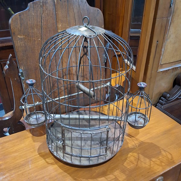 Lot 147 - BIRD CAGE