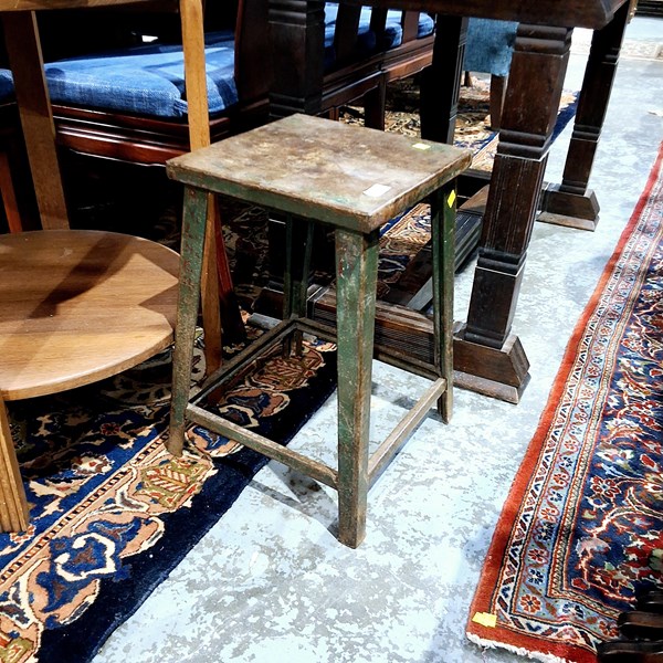 Lot 135 - STOOL