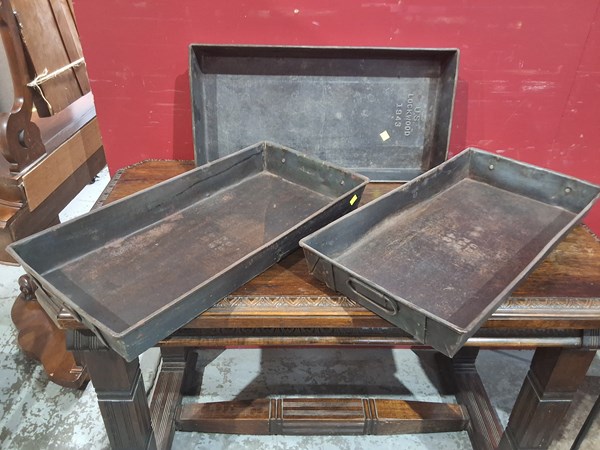 Lot 157 - TRAYS