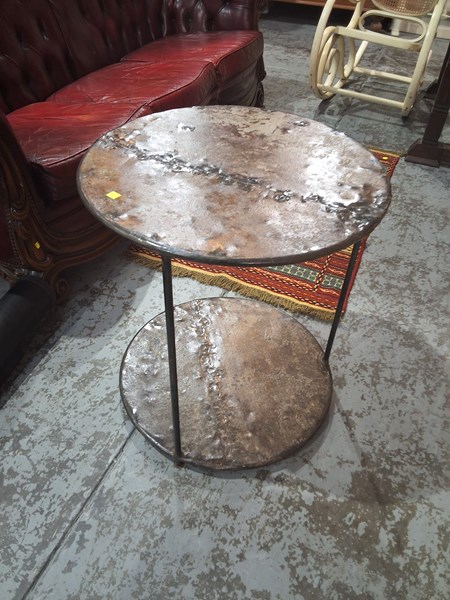 Lot 136 - TABLE