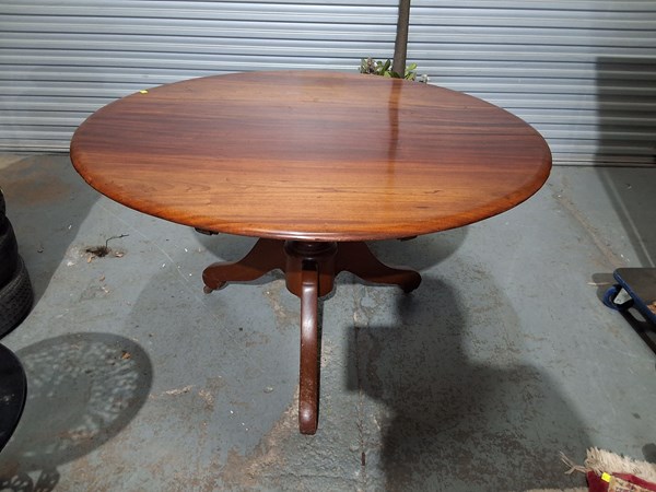Lot 438 - DINING TABLE
