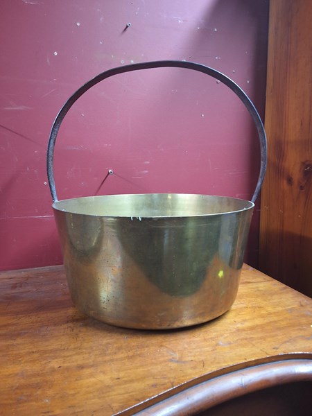 Lot 38 - JAM POT