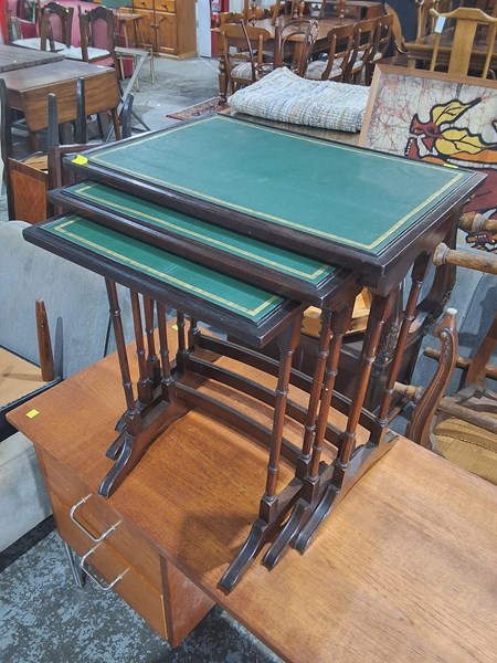 Lot 131 - TABLES