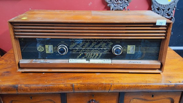 Lot 72 - MANTEL RADIO