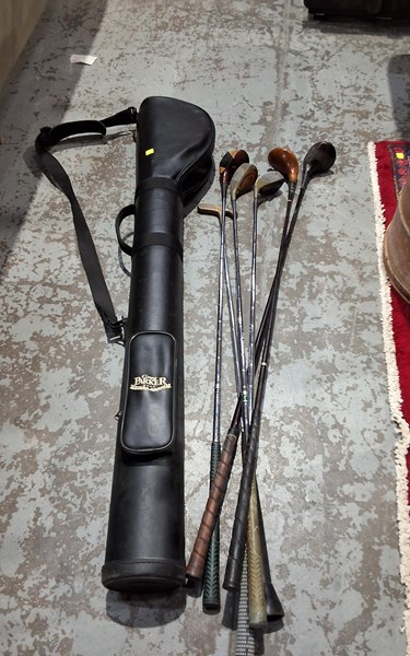 Lot 187 - GOLF CLUBS