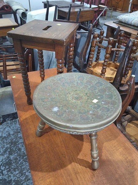 Lot 203 - STOOLS