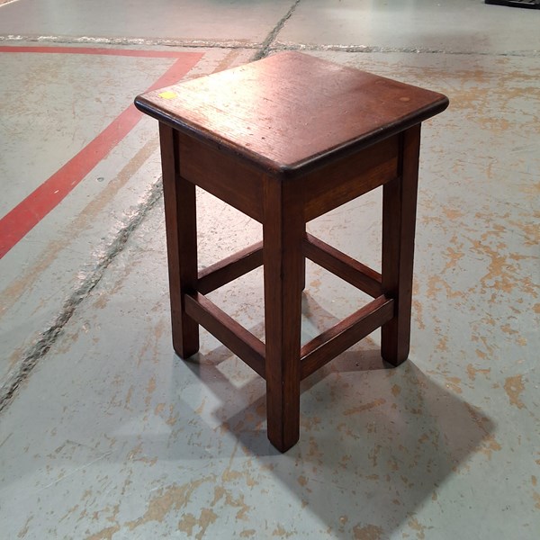 Lot 547 - WORK STOOL