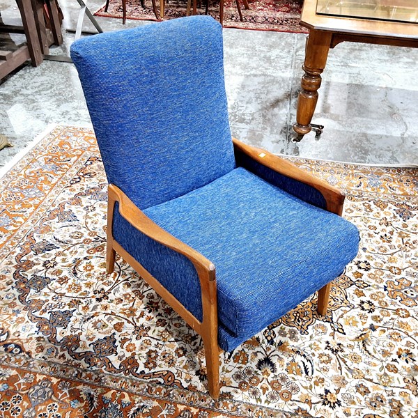 Lot 29 - ARM CHAIR