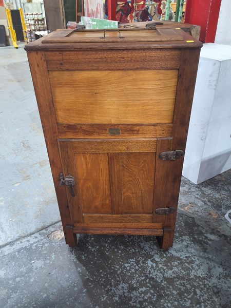 Lot 263 - ICE CHEST