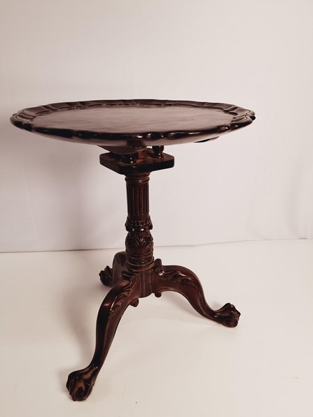 Lot 1115 - MINATURE WINE TABLE