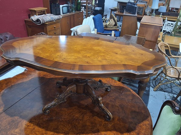 Lot 58 - COFFEE TABLE