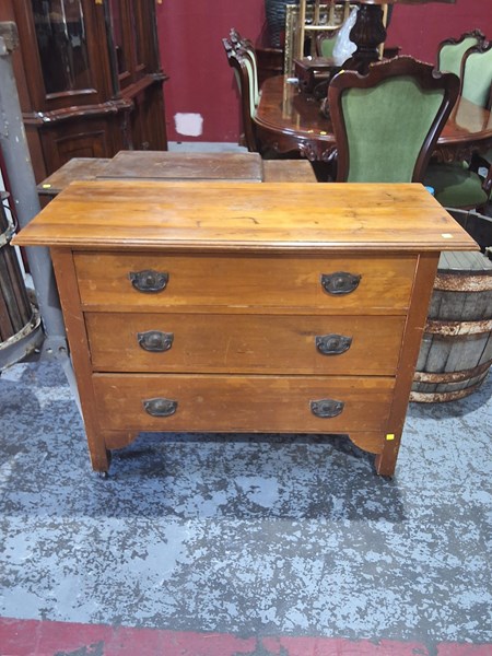 Lot 59 - CHEST OF DRAWERS