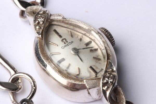 Lot 1021 - OMEGA WRIST WATCH