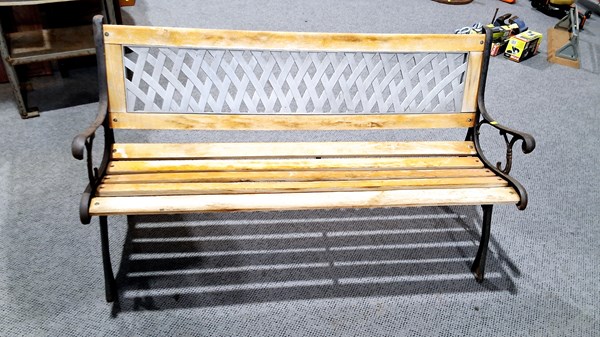 Lot 442 - GARDEN BENCH