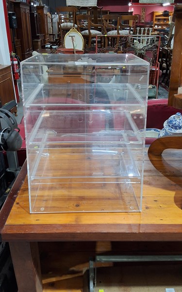 Lot 520 - DISPLAY CABINET