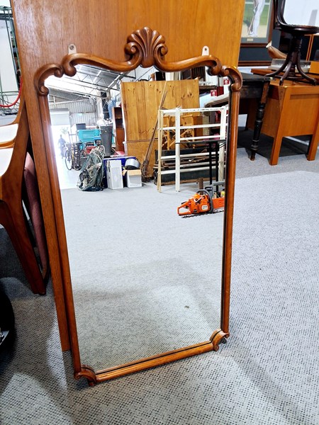 Lot 456 - WALL MIRROR