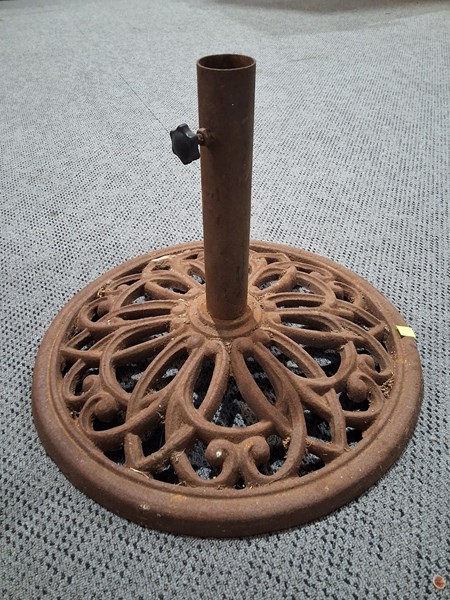 Lot 527 - UMBRELLA STAND