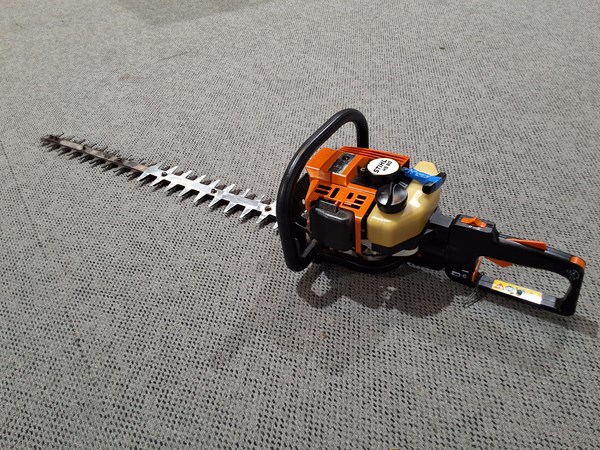 Lot 512 - HEDGE TRIMMER