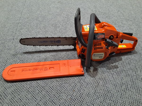 Lot 513 - CHAINSAW