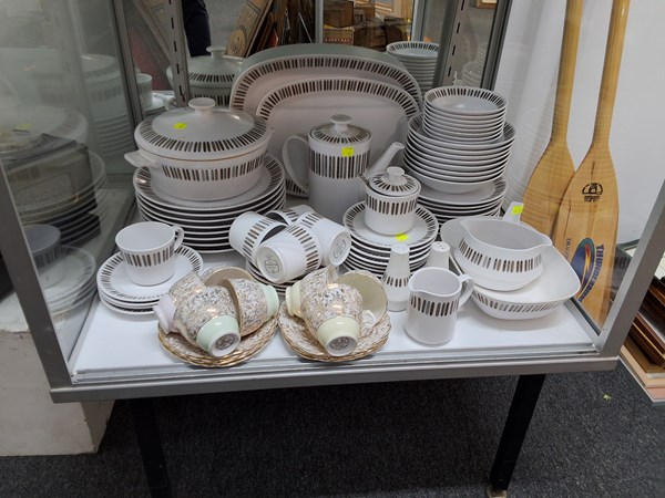 Lot 1460 - PART DINNER SERVICE