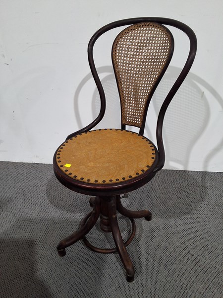 Lot 472 - DESK CHAIR