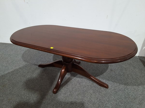 Lot 495 - COFFEE TABLE