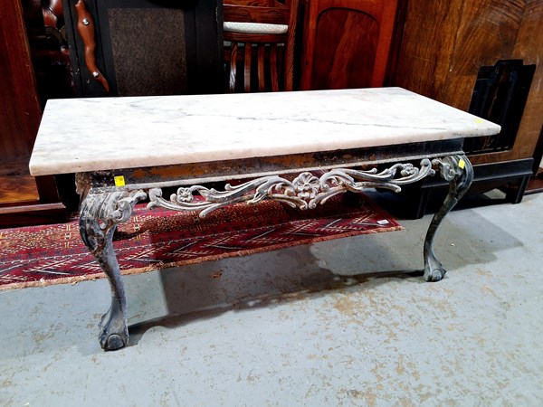 Lot 151 - COFFEE TABLE