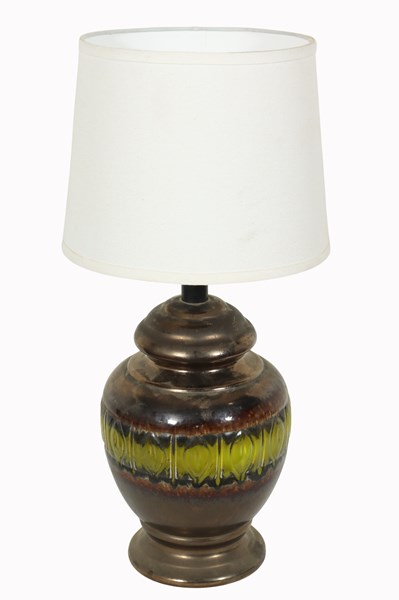 Lot 139 - TABLE LAMP