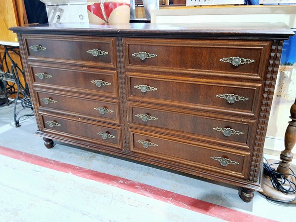 Lot 282 - SIDEBOARD