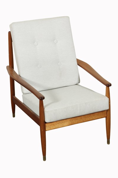 Lot 132 - P37 ARMCHAIR