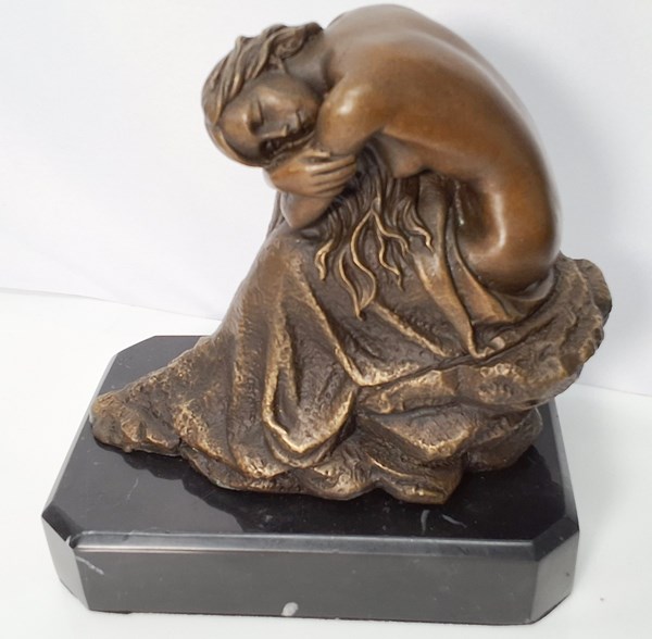 Lot 1004 - STATUE