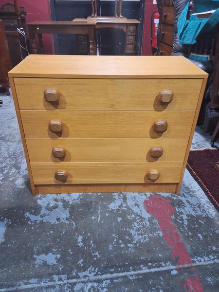 Lot 36 - CHEST OF DRAWERS