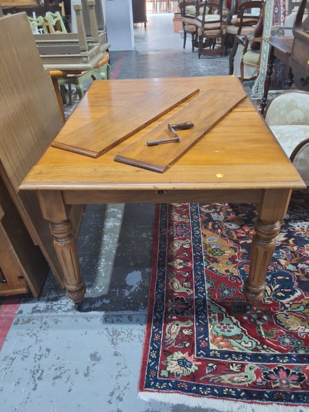 Lot 205 - DINING TABLE