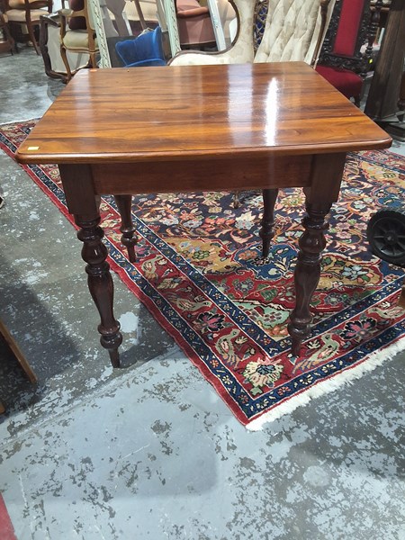 Lot 105 - ENTRANCE TABLE