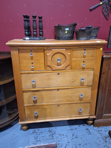 Lot 51 - CHEST OF DRAWERS